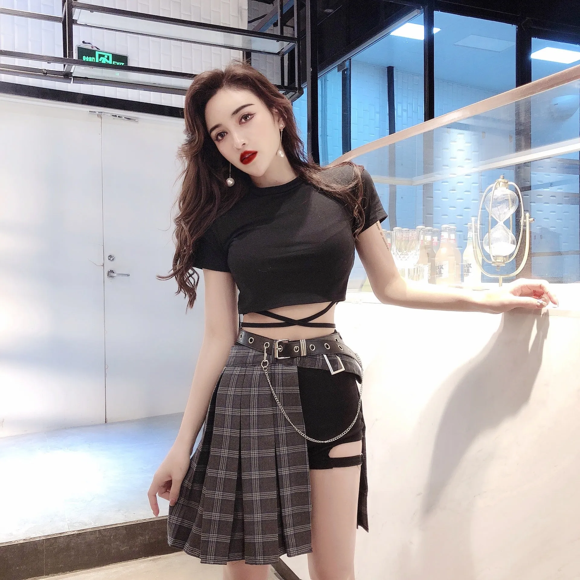 Retro strap black T-shirt Plaid Fold Pleated Skirt pants and belt